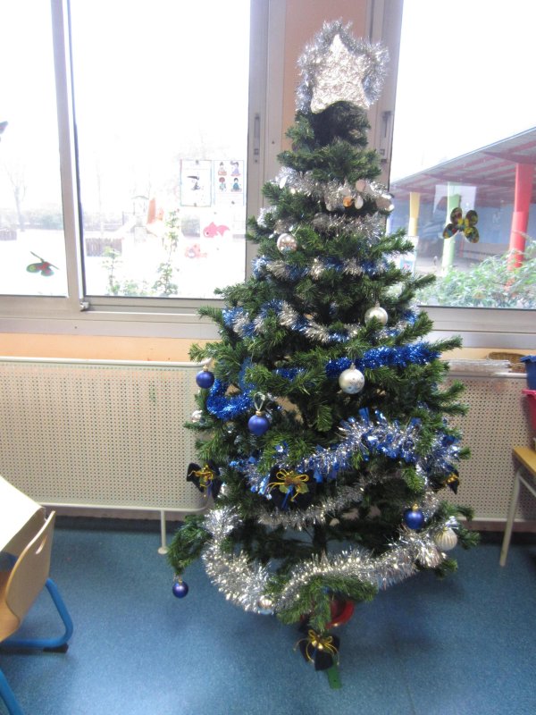Travail de vocabulaire de No&euml;l : D&eacute;coration de notre sapin de No&euml;l