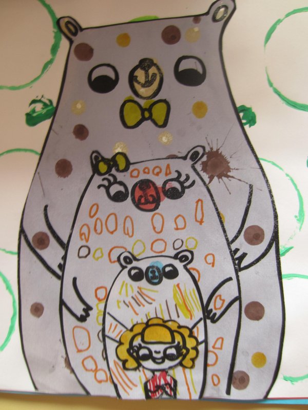 D&eacute;coration des ours avec un travail de graphisme et collage dans l'ordre du plus grand au plus petit